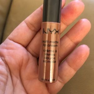 Nyx soft matte lip cream